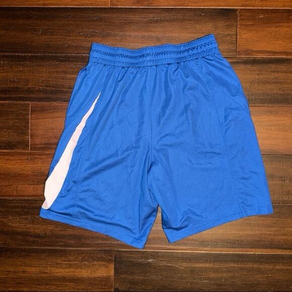 Nike Men Shorts - Picture 3 of 4